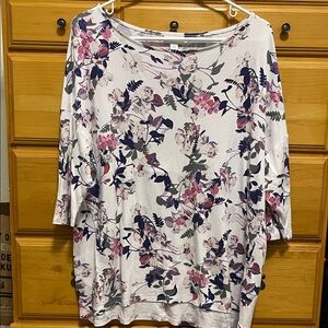 Floral print blouse w/ 3/4 off the shoulder sleeves